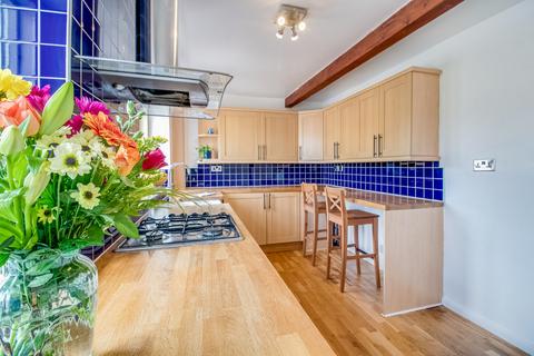 3 bedroom end of terrace house for sale, Well Hill, Honley, Holmfirth