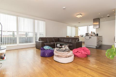 2 bedroom penthouse to rent, Maia House, Celestia, Cardiff Bay