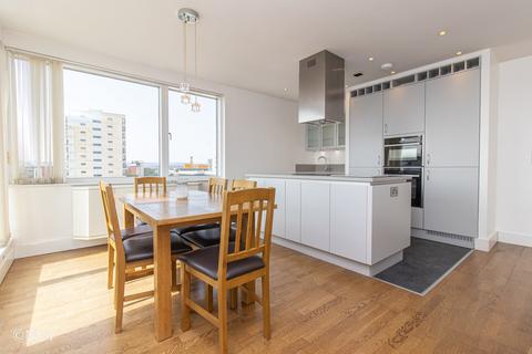 2 bedroom penthouse to rent, Maia House, Celestia, Cardiff Bay