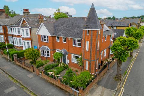 4 bedroom semi-detached house for sale, The Avenue, Kent, DA11