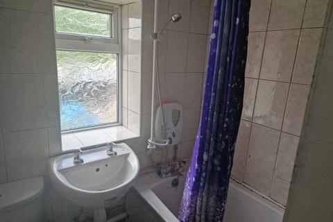 2 bedroom end of terrace house for sale, Staley Street, Oldham
