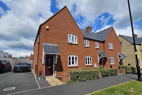 3 bedroom end of terrace house for sale, Juno Crescent, Brackley