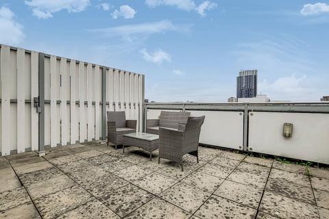 2 bedroom penthouse to rent, City Road, Old Street, London, EC1V