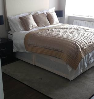 2 bedroom flat to rent, City Road, Islington, London, EC1V