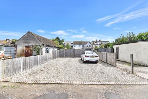 3 bedroom semi-detached house for sale, Hythe Road, Ashford TN24