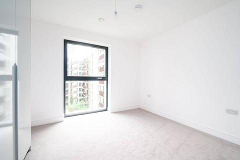 2 bedroom flat to rent, Heygate Street, Elephant and Castle, London, SE17