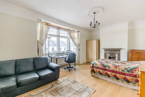 3 bedroom maisonette to rent, Fuham Palace Road, Hammersmith, London, W6