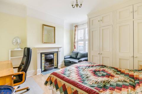 3 bedroom maisonette to rent, Fuham Palace Road, Hammersmith, London, W6