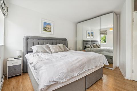 3 bedroom flat for sale, Rosehill Road, London