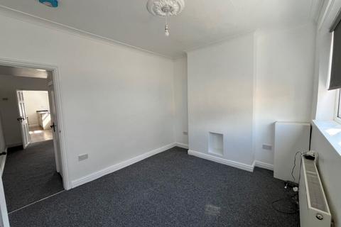2 bedroom end of terrace house to rent, Byron Street, Goole
