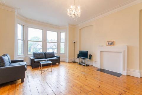 4 bedroom flat to rent, Finchley Road, Hampstead, London, NW3