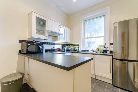 4 bedroom flat to rent, Finchley Road, Hampstead, London, NW3