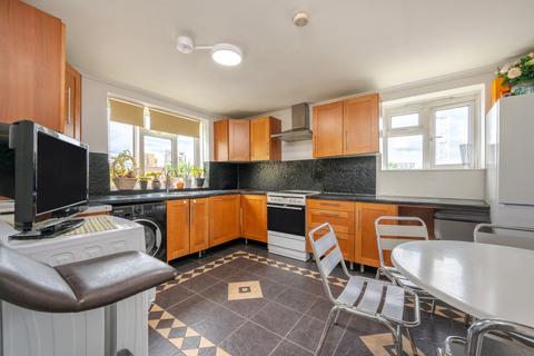 3 bedroom maisonette for sale, Rogers Road, London