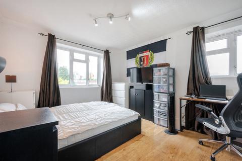 3 bedroom maisonette for sale, Rogers Road, London