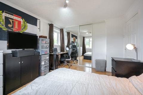 3 bedroom maisonette for sale, Rogers Road, London