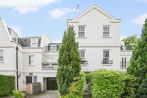 4 bedroom house to rent, Parliament Mews, East Sheen