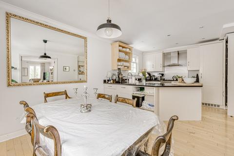 4 bedroom house to rent, Parliament Mews, East Sheen