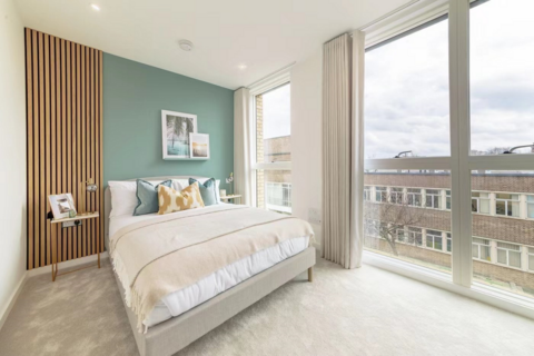 4 bedroom house to rent, Springpark Drive, London