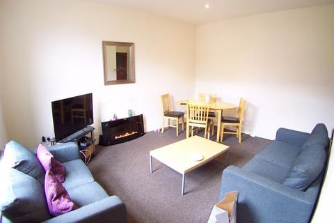 4 bedroom terraced house to rent, Royal Park Mount, Leeds