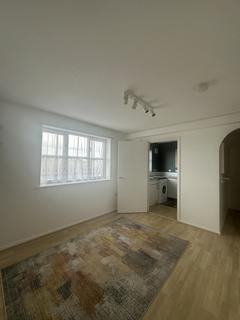 1 bedroom apartment to rent, Wells Court, Regarth Avenue