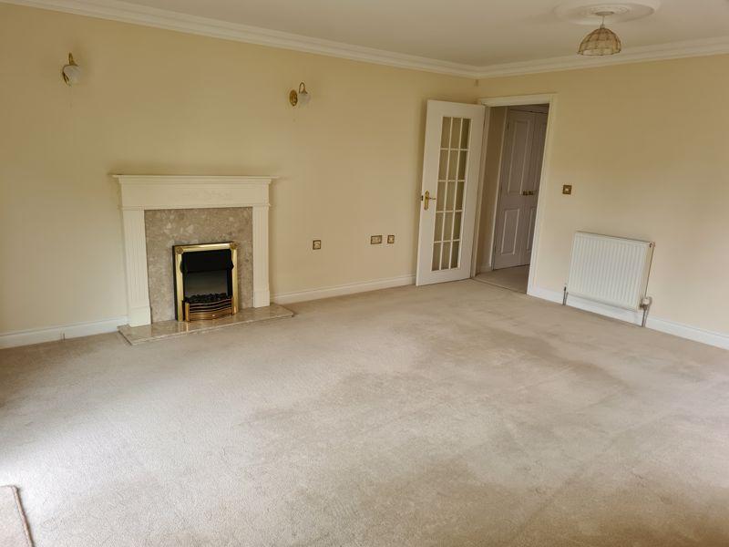 NEW MILTON 3 bed apartment to rent £1,375 pcm (£317 pw)