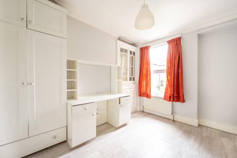 4 bedroom terraced house to rent, Belgrade Road, Stoke Newington, London, N16