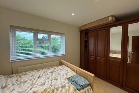 2 bedroom flat to rent, Lodge Close, Edgware