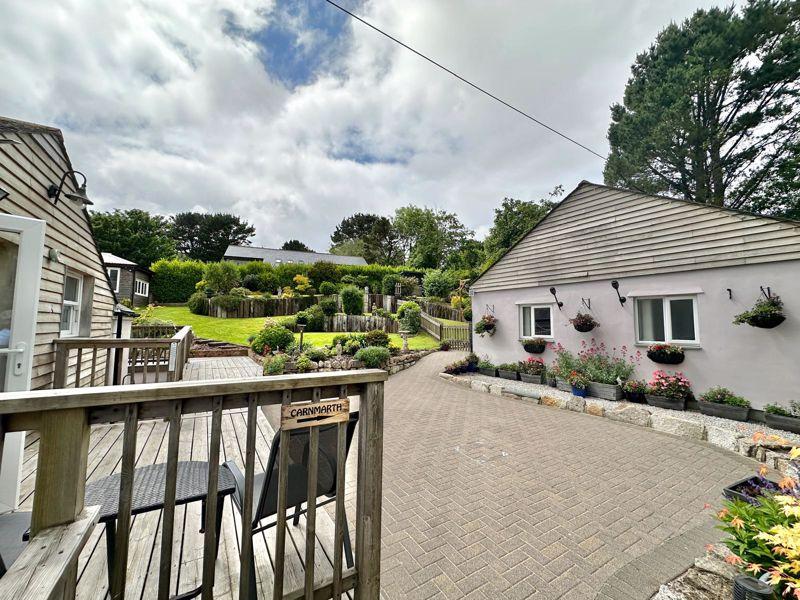 Annexe on the left,