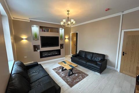 2 bedroom end of terrace house for sale, Piggott Street, Brighouse, West Yorkshire, HD6
