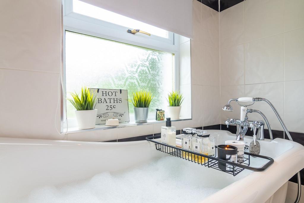 Roll top bath
