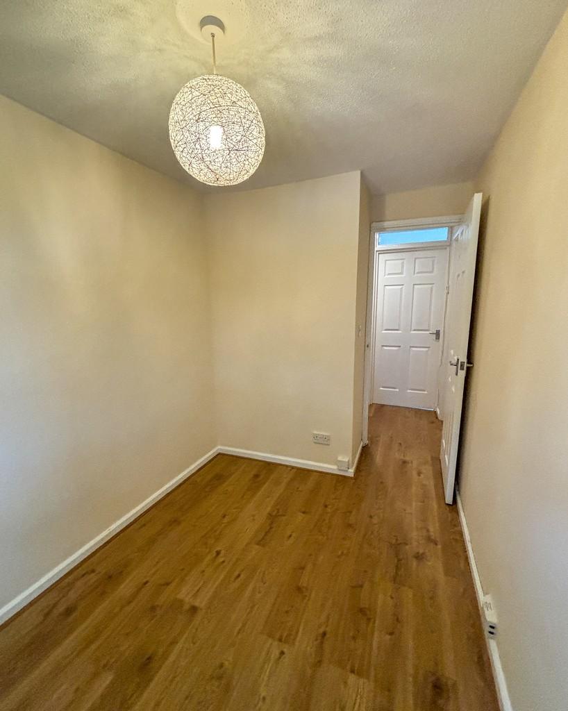 Second Bedroom (2)-2
