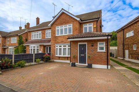 3 bedroom semi-detached house for sale, Chelmer Drive, Brentwood CM13