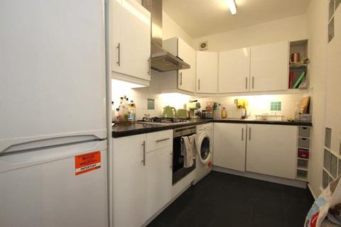 1 bedroom apartment to rent, Rosebank Gardens North, London E3
