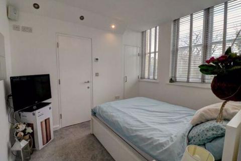 2 bedroom apartment for sale, Chapel On The Green, Woodford Green, IG8