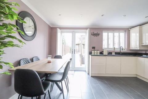 45 Elmdon Road, South Ockendon, RM15 5BF
