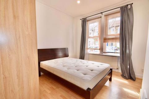1 bedroom ground floor flat for sale, Denison Road, London SW19