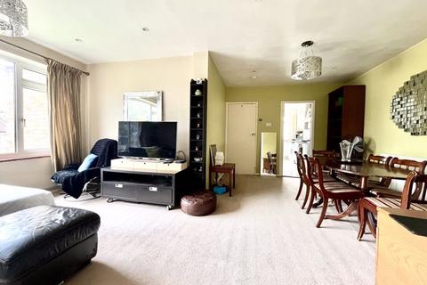 2 bedroom flat to rent, Hainault Road, Leytonstone