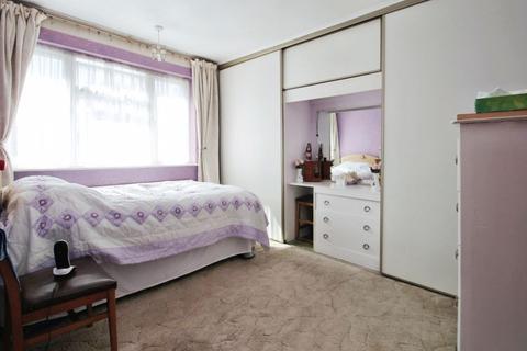 3 bedroom semi-detached house for sale, Carr Road, Northolt