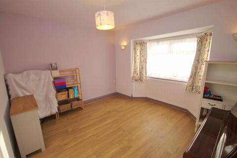 3 bedroom property for sale, Hill Rise, Greenford