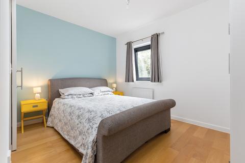 2 bedroom flat to rent, Grove Vale