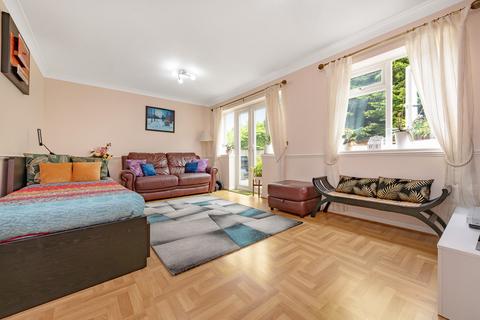 155 Rickman Hill, Coulsdon, CR5 3DU