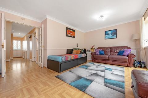 155 Rickman Hill, Coulsdon, CR5 3DU