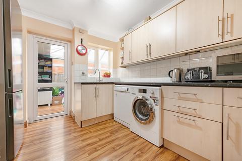 155 Rickman Hill, Coulsdon, CR5 3DU