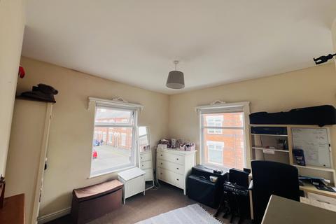 2 bedroom end of terrace house to rent, Rigg Street, Crewe, CW1