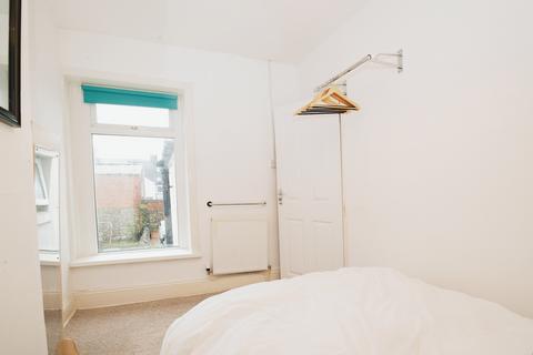 3 bedroom terraced house to rent, Inverness Place, Roath