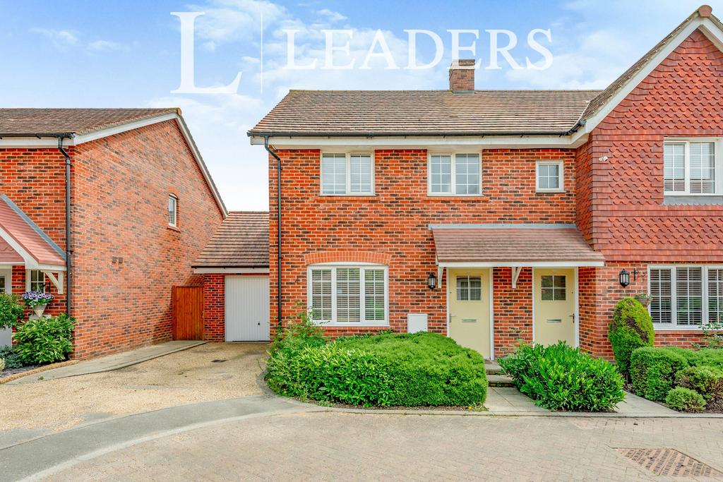 Wimblehurst Road, 3 bed semidetached house to rent £1,800