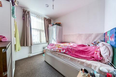 2 bedroom flat to rent, London Road, Croydon, CR0