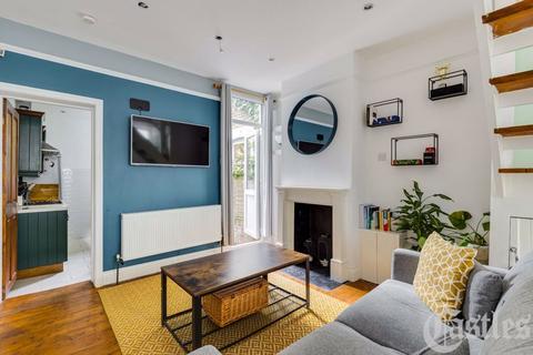 3 bedroom terraced house for sale, Globe Road, London