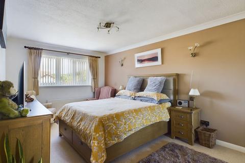 2 Tehidy Close, Camborne, TR14 0HL