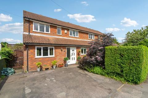 3 bedroom semi-detached house for sale, The Glebe, Great Missenden HP16